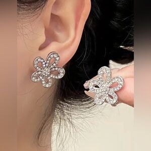 🌻5/$25🌻 Sunflower Stud Earrings